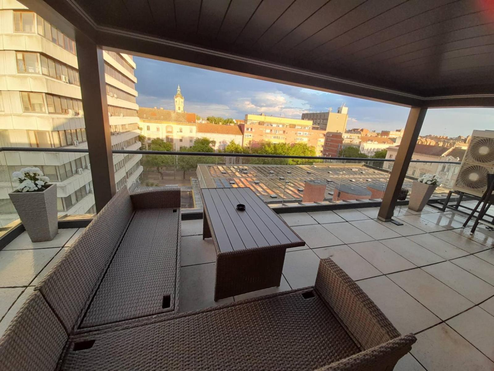 Apartament Noir Gold Penthause - Segedyn Zewnętrze zdjęcie